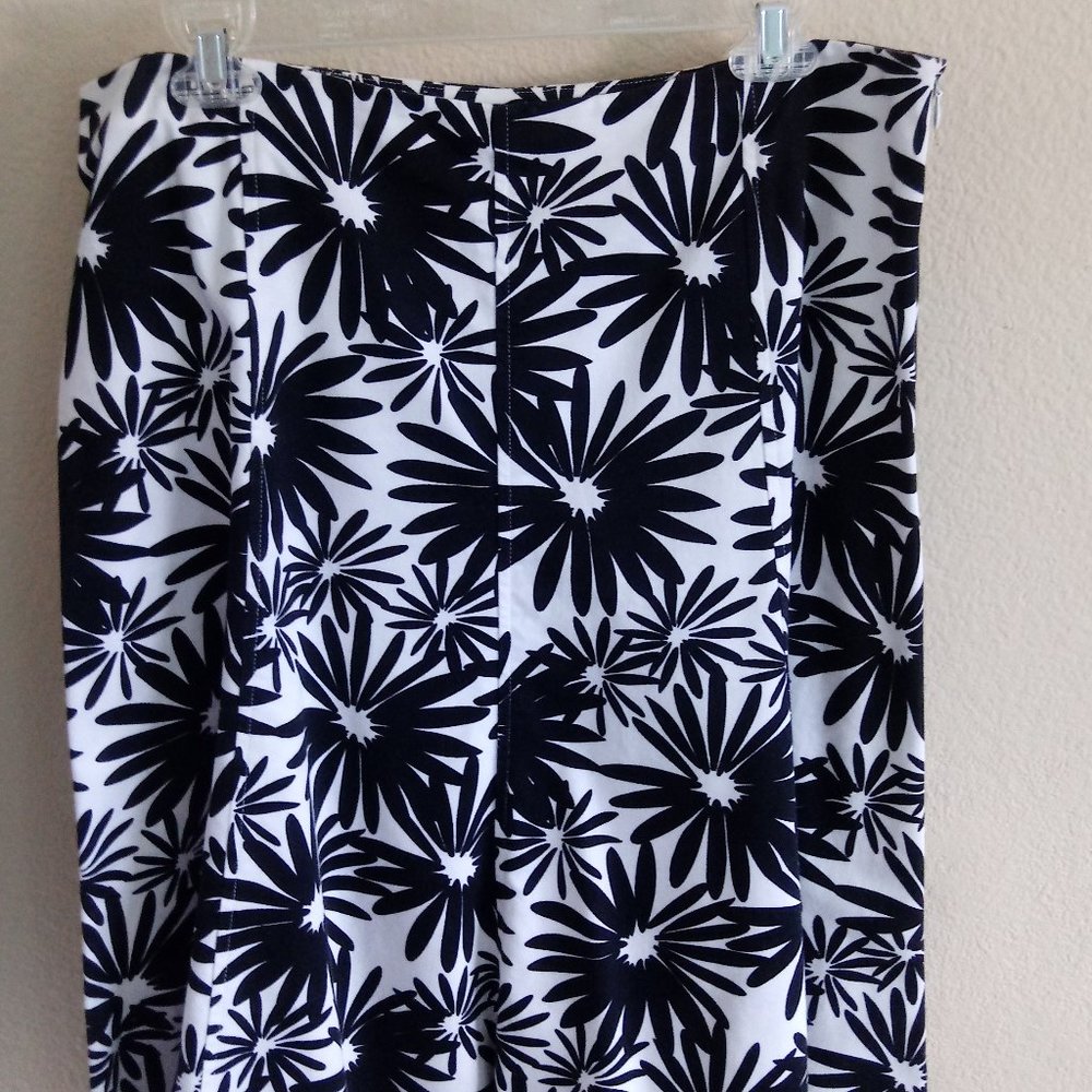 Black/White Floral Patterned Fit and Flare Skirt